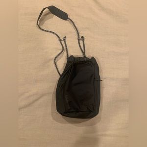 Lululemon Roll Top Crossbody bag 3L